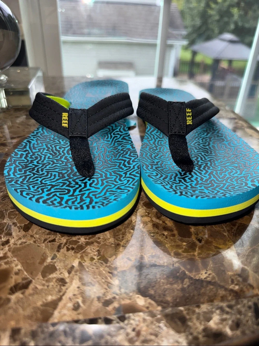 NWT Big boys size 5 Reef flip flops. Blue Coral design. Black and blue.